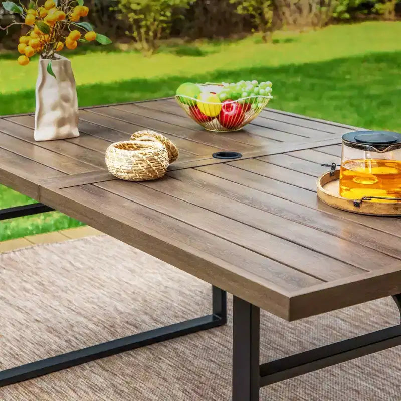 Ensemble de salle à manger 7 pièces pour patio avec table rectangulaire en similibois avec trou pour parasol et chaises pliantes inclinables - Captiva Designs