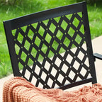 Ensemble de patio 5 pièces avec table carrée en métal grillagé de 94 cm avec trou pour parasol et chaises avec accoudoirs - Captiva Designs : Ensemble de mobilier d'extérieur
