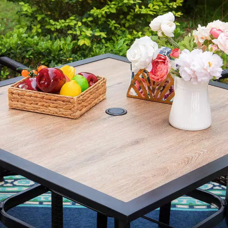 Ensemble de patio 5 pièces avec table à manger carrée et chaises pivotantes - Captiva Designs
