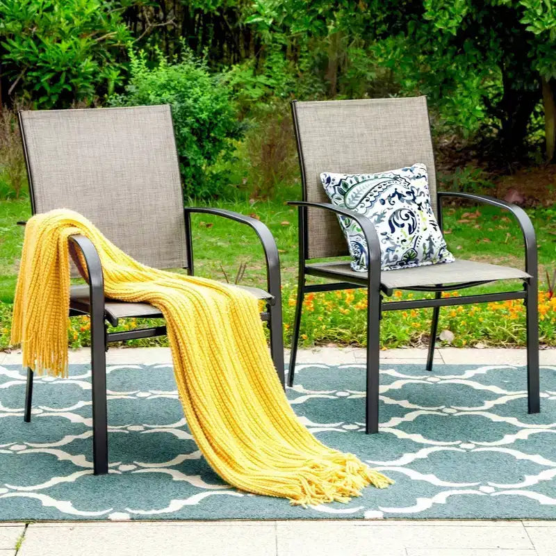 Ensemble de salle à manger d'extérieur 7 pièces Captiva Designs avec table en faux bois/acier avec trou pour parasol et chaises en métal rembourrées avec accoudoirs
