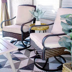 Ensemble de salle à manger extérieur 7 pièces avec chaises pivotantes avec coussins d'assise et de dossier et table en faux bois avec cadre en métal et trou pour parasol - Captiva Designs