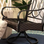 Ensemble de salle à manger extérieur 7 pièces avec chaises pivotantes avec coussins d'assise et de dossier et table en faux bois avec cadre en métal et trou pour parasol - Captiva Designs