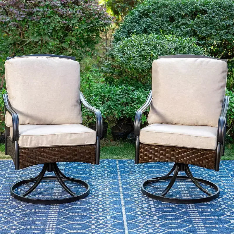 Ensemble de salle à manger extérieur 7 pièces avec chaises pivotantes avec coussins d'assise et de dossier et table en faux bois avec cadre en métal et trou pour parasol - Captiva Designs