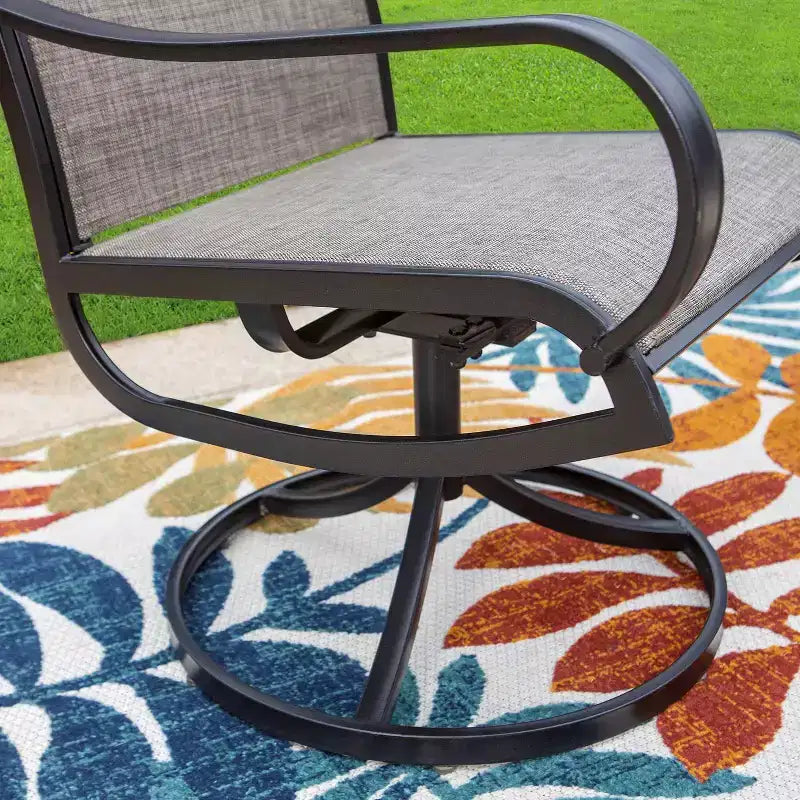 Ensemble repas d'extérieur 8 pièces avec table à plateau à lattes métalliques avec trou pour parasol et chaises pivotantes - Gris/Beige - Captiva Designs