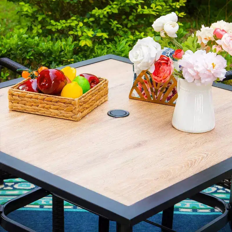 Ensemble de patio 5 pièces avec table carrée en acier et chaises pliantes en aluminium léger - Captiva Designs