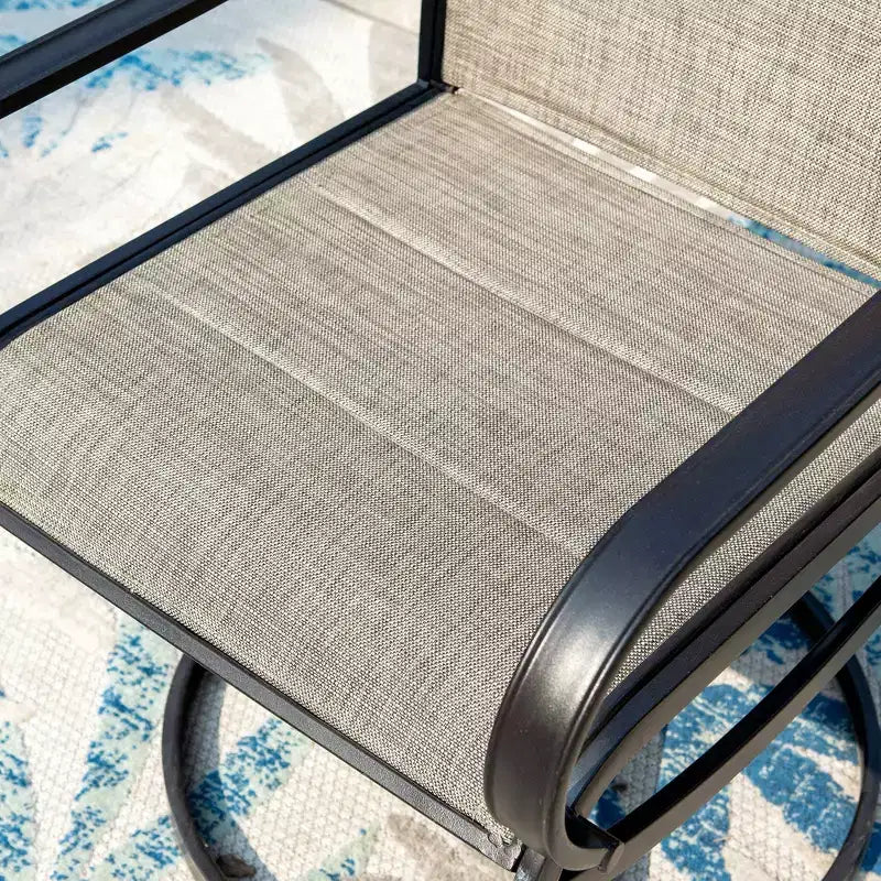 Ensemble de patio avec table en acier avec trou pour parasol de 4 cm et chaises pivotantes en acier de Captiva Designs