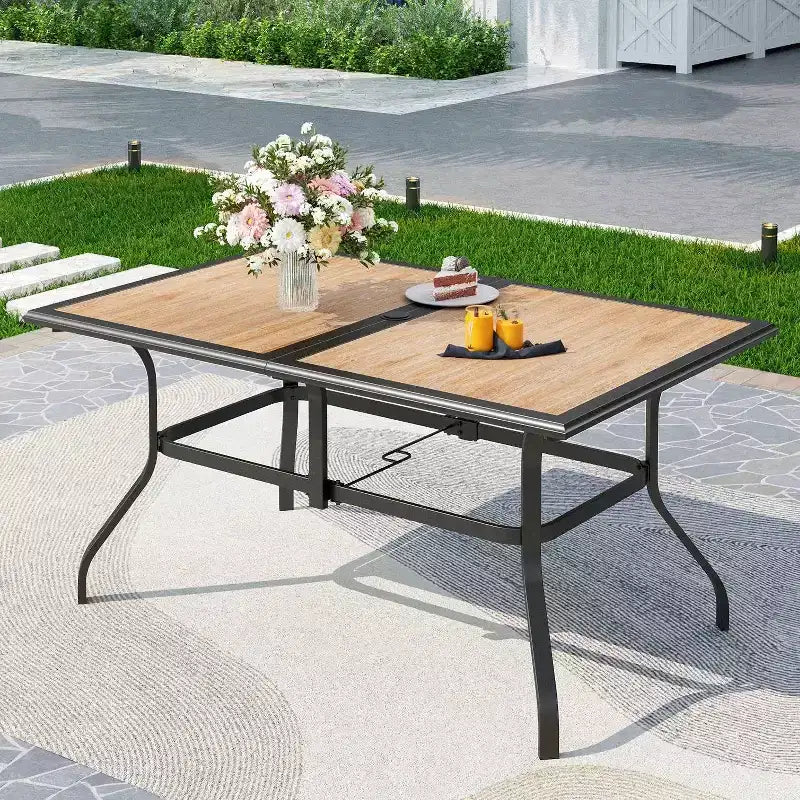 Ensemble de patio avec table en acier avec trou pour parasol de 4 cm et chaises pivotantes en acier de Captiva Designs