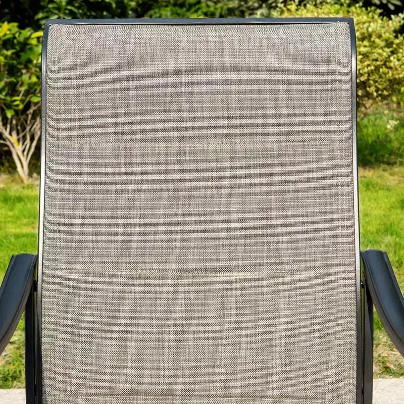 Ensemble de patio avec table en acier avec trou pour parasol de 4 cm et chaises pivotantes en acier de Captiva Designs