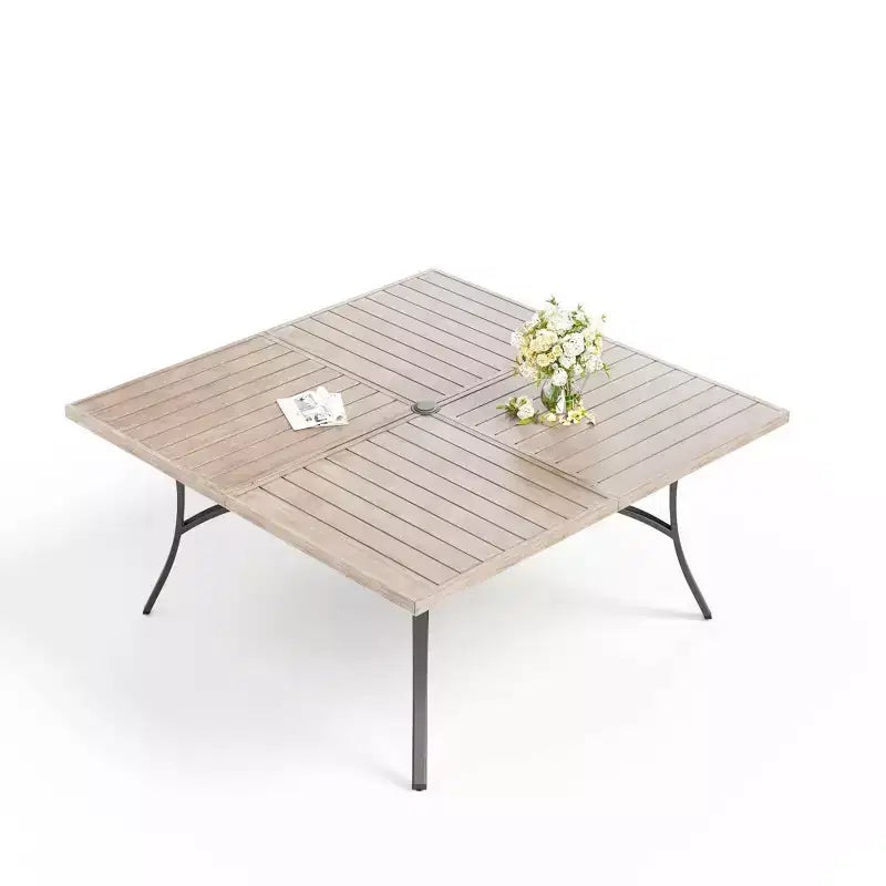 Ensemble de salle à manger d'extérieur 9 pièces Captiva Designs avec grande table carrée en métal à lattes et chaises en rotin beige