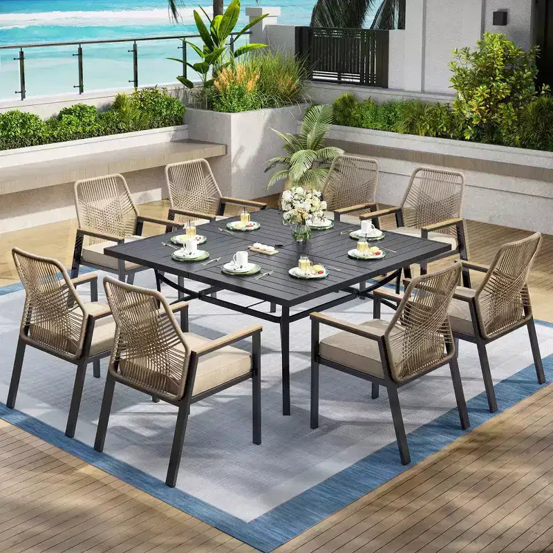 Ensemble de salle à manger d'extérieur 9 pièces Captiva Designs avec grande table carrée en métal à lattes et chaises en rotin beige