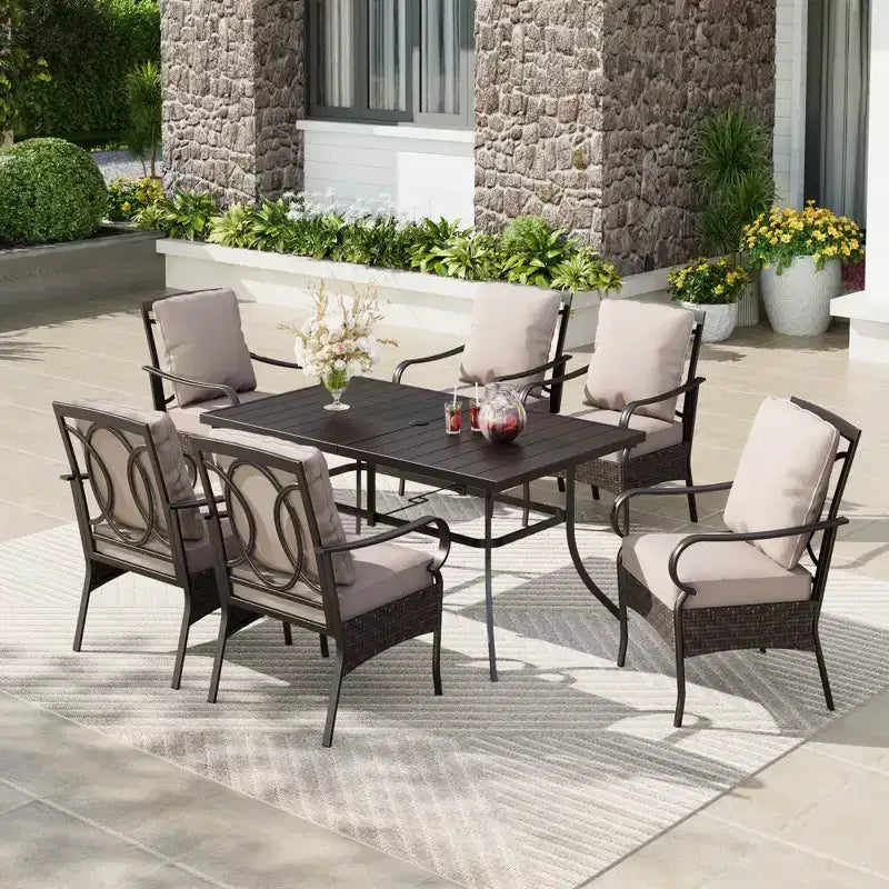 Ensemble repas d'extérieur 7 pièces Captiva Designs avec table rectangulaire en acier et chaises en rotin et métal à accoudoirs