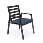 Ensemble de salle à manger d'extérieur 5 pièces LeisureMod Chelsea, table à manger ronde en aluminium de 48 pouces et 4 fauteuils de salle à manger