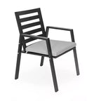 Ensemble de salle à manger d'extérieur 5 pièces LeisureMod Chelsea, table à manger ronde en aluminium de 48 pouces et 4 fauteuils de salle à manger