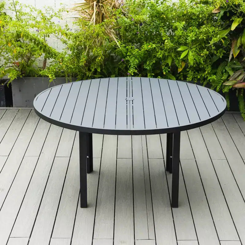Ensemble de salle à manger de patio 7 pièces LeisureMod Chelsea, table à manger ronde en aluminium de 60 po et 6 fauteuils de salle à manger