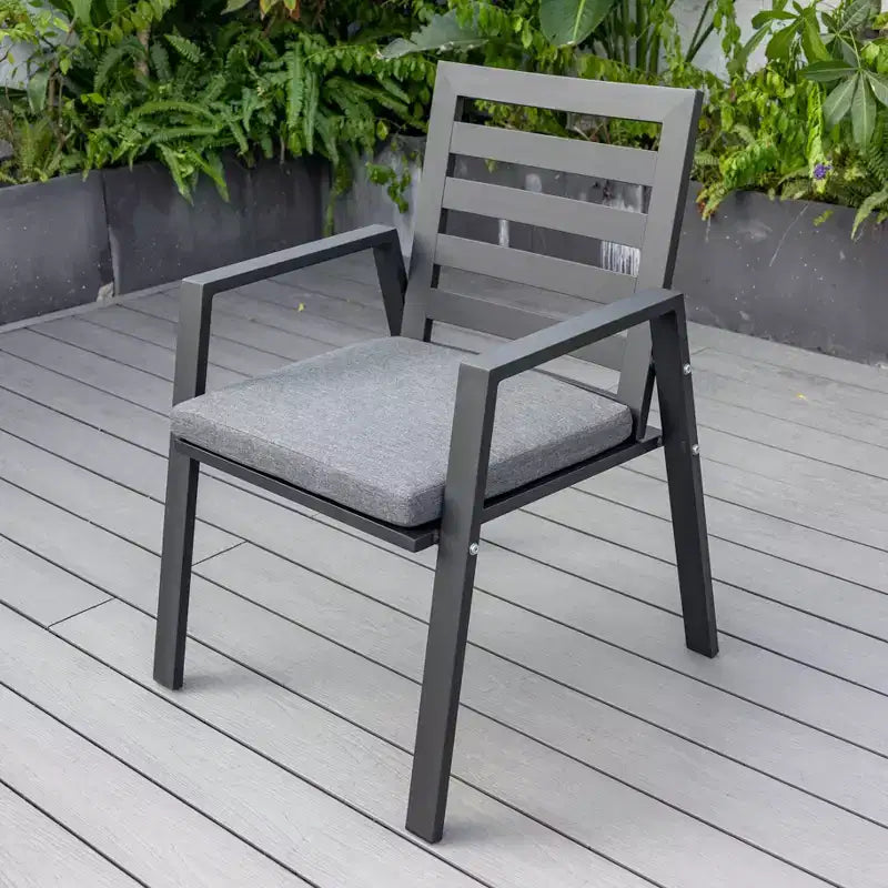 Ensemble de salle à manger de patio 7 pièces LeisureMod Chelsea, table à manger ronde en aluminium de 60 po et 6 fauteuils de salle à manger