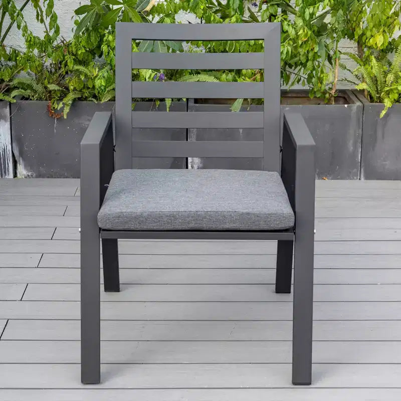 Ensemble de salle à manger de patio 7 pièces LeisureMod Chelsea, table à manger ronde en aluminium de 60 po et 6 fauteuils de salle à manger