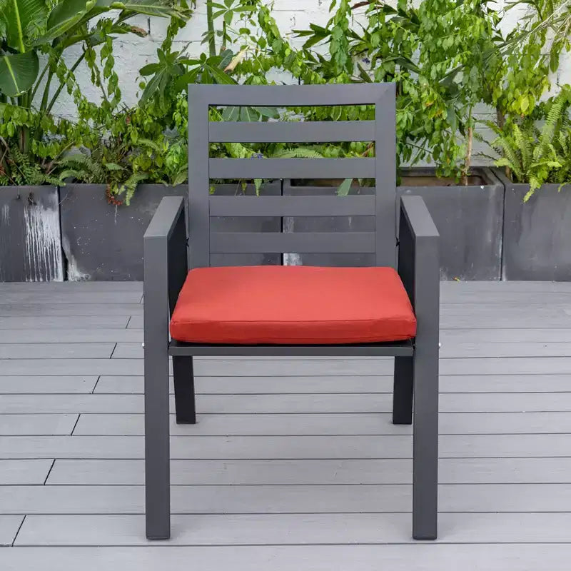Ensemble de salle à manger de patio 7 pièces LeisureMod Chelsea, table à manger ronde en aluminium de 60 po et 6 fauteuils de salle à manger