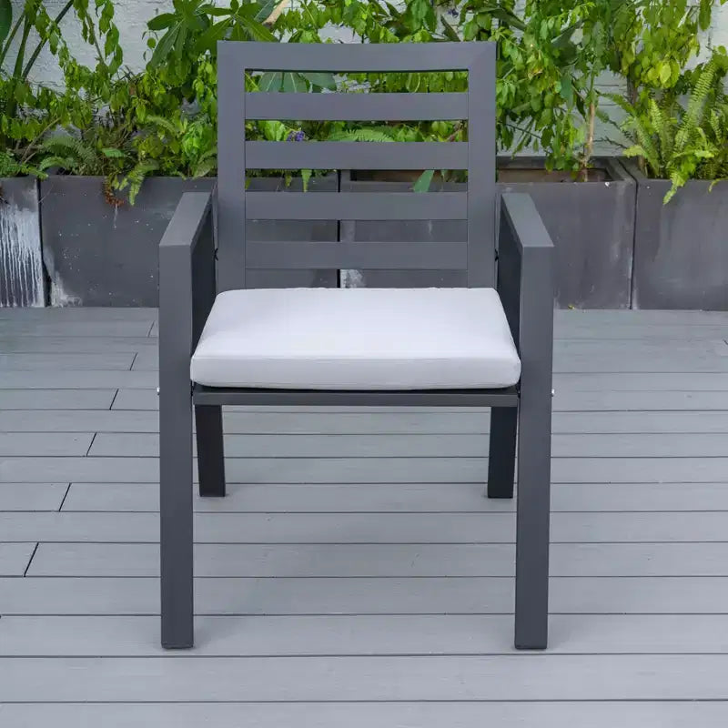 Ensemble de salle à manger de patio 7 pièces LeisureMod Chelsea, table à manger ronde en aluminium de 60 po et 6 fauteuils de salle à manger