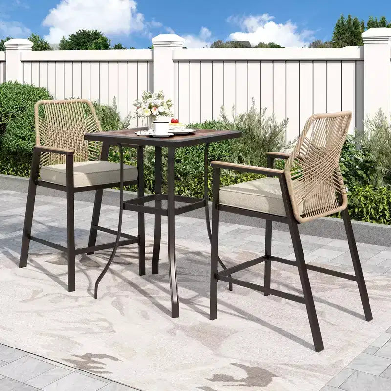 Captiva Designs Ensemble Table et Tabourets de Bar d'Extérieur avec Table de Bar en Acier et Tabourets de Bar en Rotin avec Coussins