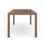 Ensemble de salle à manger d'extérieur Martha Stewart Bedford avec table de 180 cm et 8 chaises avec finition en aluminium brossé aspect bois et coussins résistants aux intempéries
