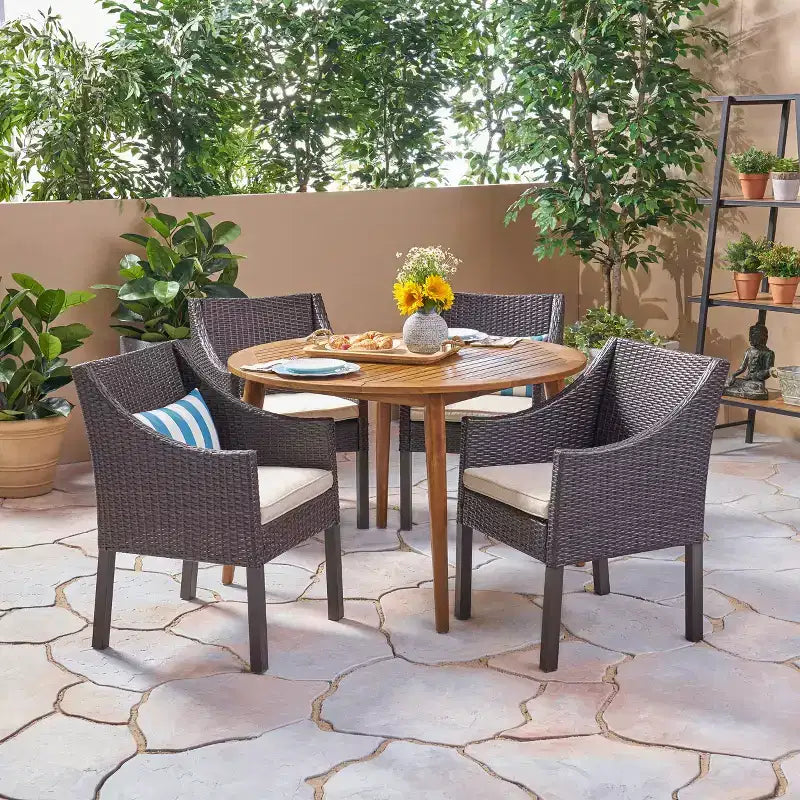 Christopher Knight Home Torrence Set da pranzo da esterno 5 pezzi in legno di acacia e vimini con cuscini