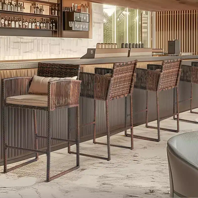 VINGLI Ensemble de bar de terrasse 3 pièces en osier, table de bar et tabourets de bar d'extérieur avec étagère de rangement et coussins, table et chaises d'extérieur hauteur bar
