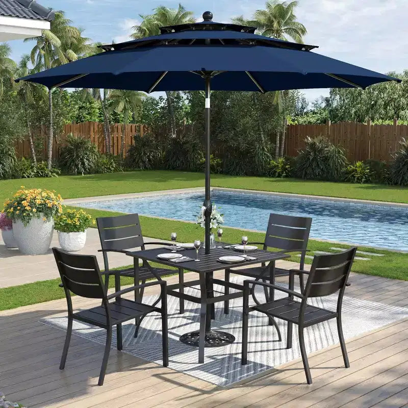 Captiva Designs Ensemble de salle à manger 6 pièces avec table en acier à lattes, chaises en métal à dossier rayé et parasol de marché