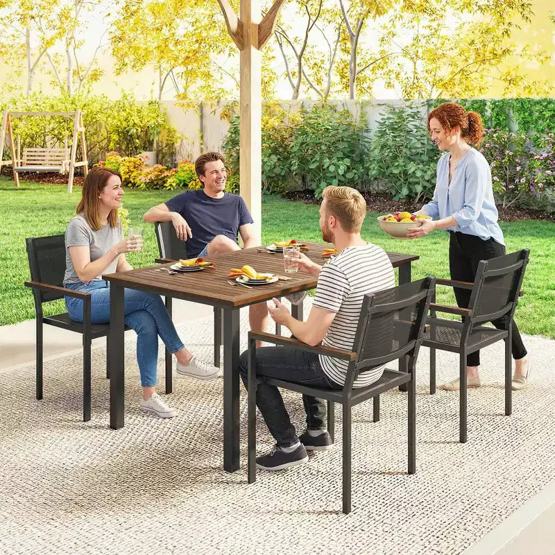 Ensemble repas extérieur Outsunny pour 4 personnes, table de jardin rectangulaire en bois d'acacia de 150 cm et chaises empilables de 160 kg, salon de jardin pour patio, arrière-cour, terrasse, teck