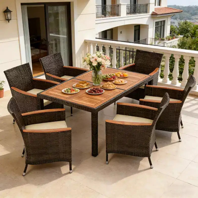 Ensemble de salle à manger Gymax 7 pièces en osier pour patio avec table à manger d'extérieur, 6 chaises empilables rembourrées, accoudoirs en bois d'acacia et trou de parasol sur le plateau