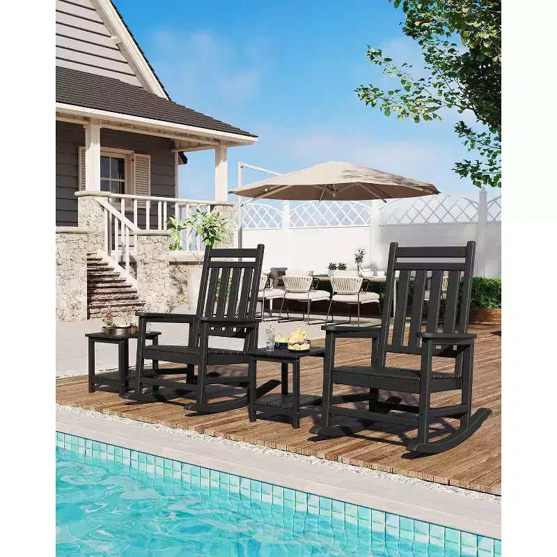 Ensemble de 2 chaises à bascule d'extérieur en PEHD avec table d'appoint - Chaises à bascule hautes en polyéthylène pour adultes - Mobilier de patio résistant à toutes les intempéries