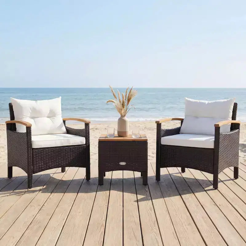 Gymax Ensemble bistro d'extérieur 3 pièces avec accoudoirs, table en bois d'acacia et coussin blanc pour jardin et arrière-cour