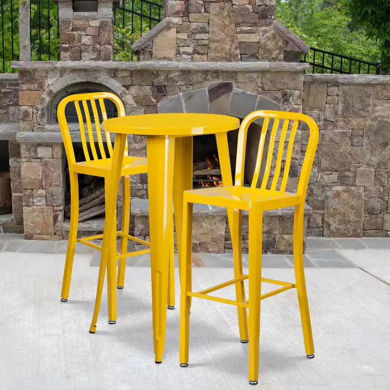 Ensemble table de bar d'intérieur/extérieur ronde en métal 24" avec 2 tabourets à dossier à lattes Emma et Oliver