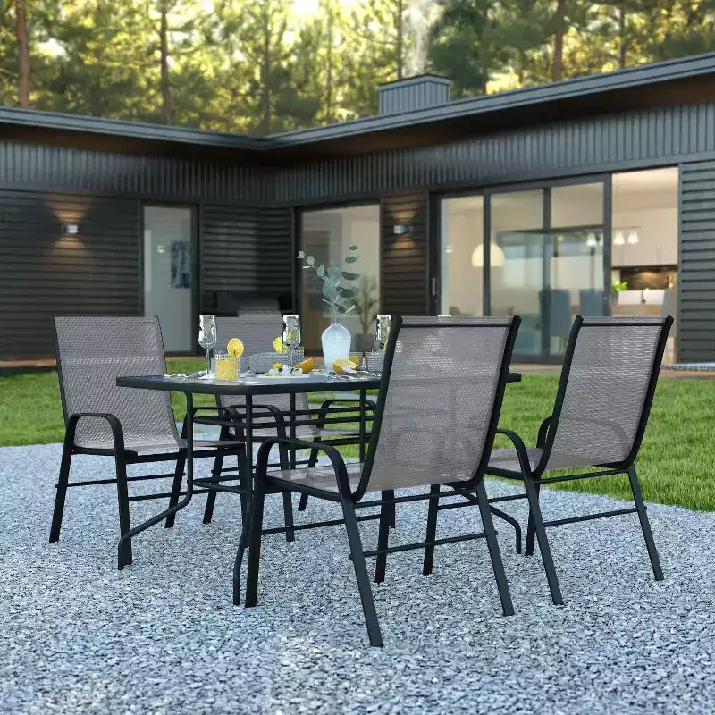 Ensemble de salle à manger d'extérieur 5 pièces Flash Furniture Brazos - Table de patio en verre trempé, 4 chaises empilables Flex Comfort