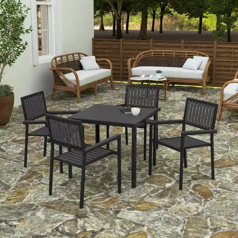 Ensemble de salle à manger 5 pièces Merrick Lane pour l'intérieur/l'extérieur avec table et quatre chaises à lattes en résine noire