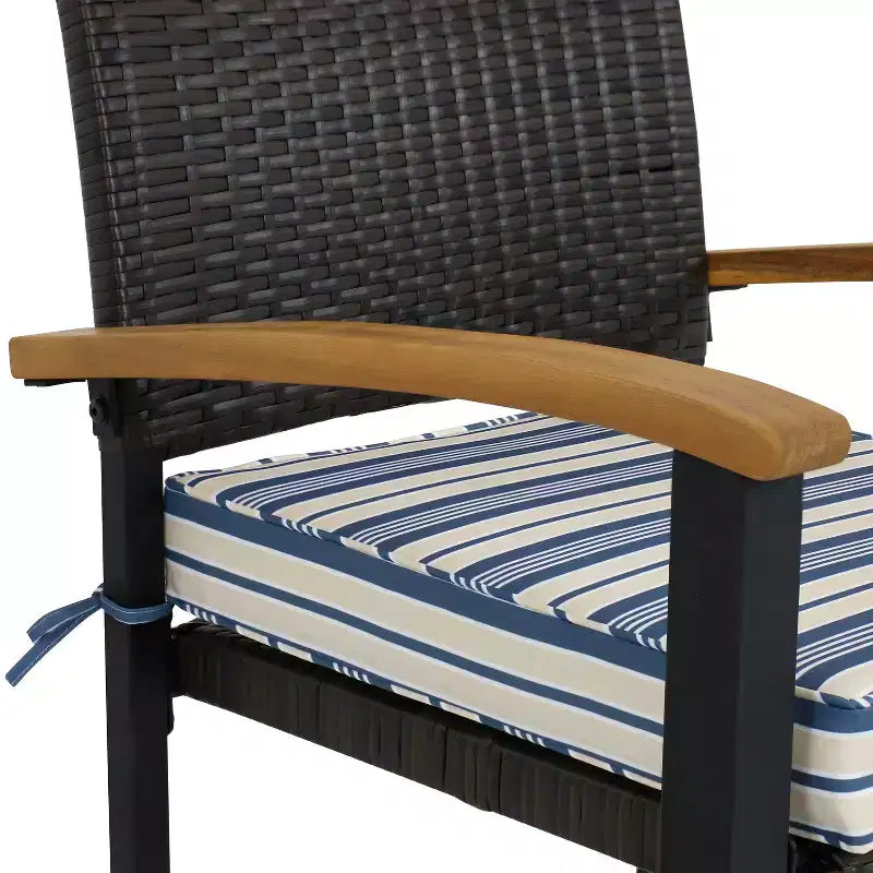 Ensemble de salle à manger d'extérieur Carlow de Sunnydaze en rotin et bois d'acacia avec table, chaises et coussins d'assise - 7 pièces