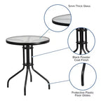 Ensemble de patio trois pièces Emma et Oliver avec table à cadre métallique rond et plateau en verre trempé et deux chaises empilables Flex Comfort
