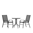 Ensemble de patio trois pièces Emma et Oliver avec table à cadre métallique rond et plateau en verre trempé et deux chaises empilables Flex Comfort