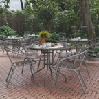 Flash Furniture Lila Ensemble table ronde en verre de 31,5 po avec 4 chaises empilables en aluminium à lattes métalliques