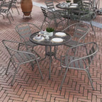 Flash Furniture Lila Ensemble table ronde en verre de 31,5 po avec 4 chaises empilables en aluminium à lattes métalliques