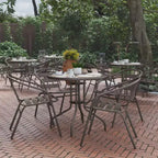 Flash Furniture Lila Ensemble table ronde en verre de 31,5 po avec 4 chaises empilables en aluminium à lattes métalliques