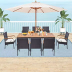 Ensemble de salle à manger Costway 9 pièces en rotin pour patio avec table en bois d'acacia, coussins, trou pour parasol de 1,9 po