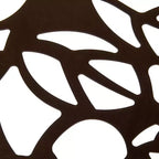 LeisureMod Devon Ensemble de salle à manger d'extérieur 5 pièces - Table ronde en verre avec 4 chaises empilables noires à motif floral