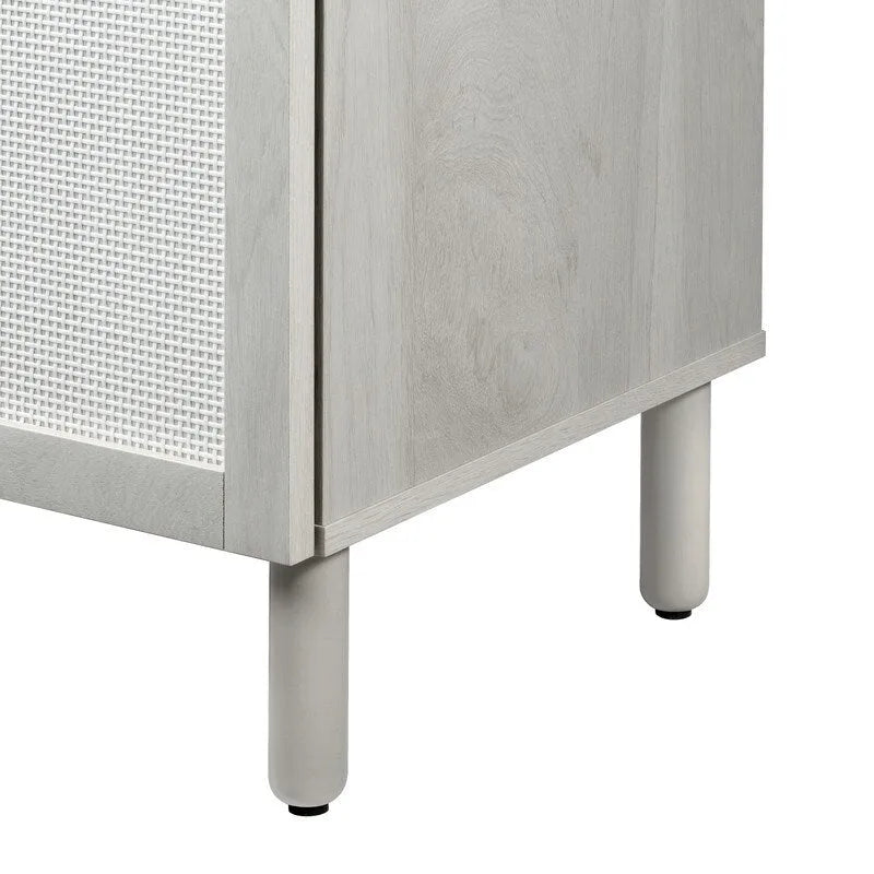 Mobiletto a 2 ante in rattan con gambe cilindriche in legno e ripiano regolabile – Sabbia